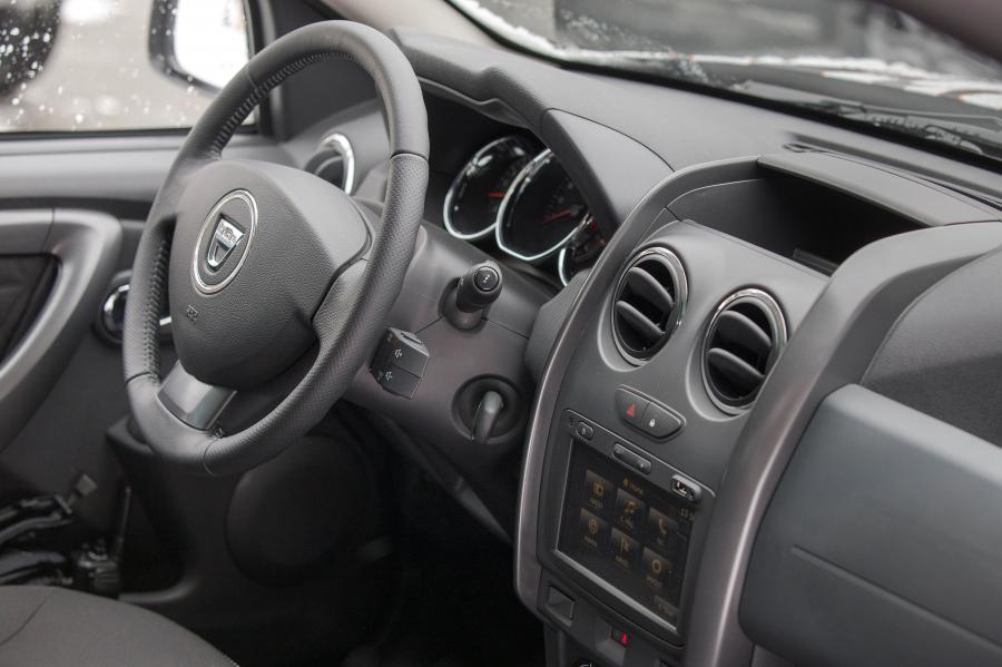 Интерьер Dacia Duster Brave 2014 года  (IT) (фото 15 из 42)